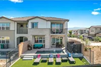 Lakefront Luxury Villa 4 bedroom+loft with Pool