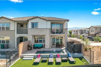 Lakefront Luxury Villa 4 bedroom+loft with Pool