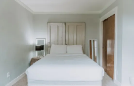 Bay Lights waterfront loft located in old town