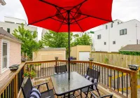 Historic Gem Entire Home Mins 2 Mrkt, Dwntwn, & Trails,  2 King Beds, Arcade Hotels in 