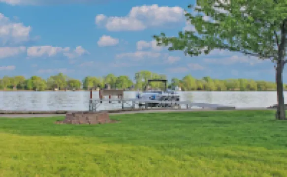 Cabin Oasis on Lake Winnebago "Minutes from EAA"