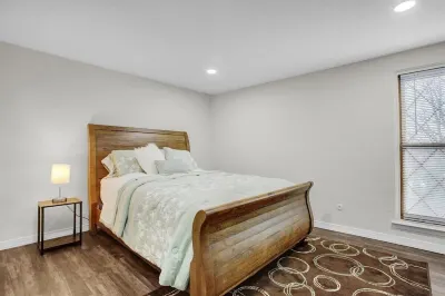 Your Home away from Home! Отели рядом с достопримечательностью «Университет Алверния»