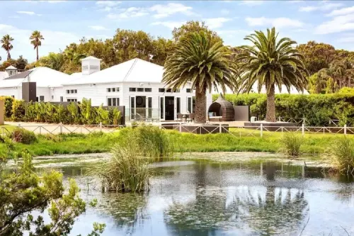 Luxurious Portsea Lakehouse