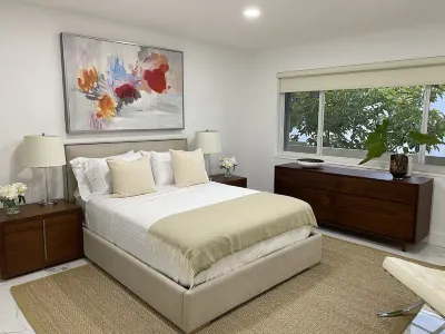 Waterfront condo overlooking Palm Beach