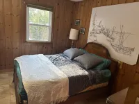 3 Bedroom Adirondack Cabin 400m From Lake, 10 min to Lake George, 20 to Saratoga Hoteles en Lake Luzerne