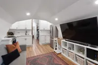 Modern Loft Guest House | Near Oregon City Hotels in Oregon City