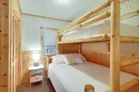 Charming Lakefront Cabin on Clean & Clear Big Pine Lake. Pet Friendly!