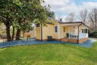 Love, Work at Mellow Yellow Suite B near DT Waxhaw - 3-Star