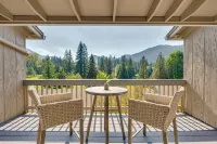 Vintage Golf Course View Condo Near Mt. Hood/Skiing - Wood Fireplace Hotels in Welches