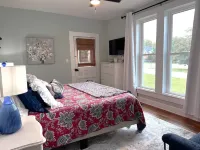 Downtown  4-bedroom with boat and Rv parking close to Lake