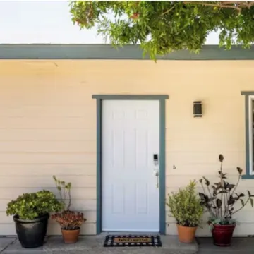 Beautiful 2-bedroom home with stunning viewsSleeps 4 - 2 Bedrooms - 1 Bath