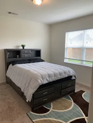 ENTIRE HOME JUST 10 MINS from IAH, 20 Miles DWNTWN