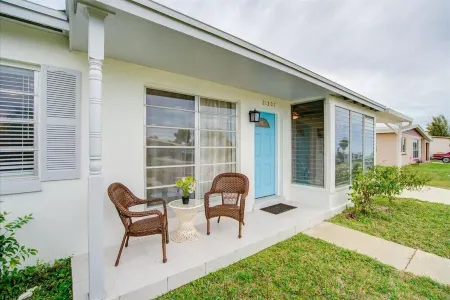 Port Charlotte Retreat- Relaxing getaway in the Florida sun! Отели рядом с достопримечательностью «Кидстар Парк»