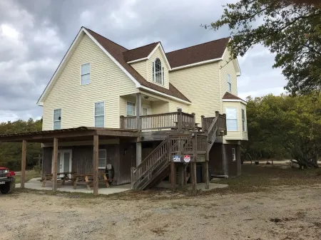 Octopus Oasis Carova Beach Obx Wild Horses. 4X4/Awd is Needed to Access House.