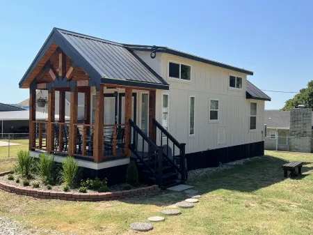 New Cozy Cottage on Lake Texoma