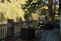 Private Riverfront Home with deck on the Beautiful Smith River - North Coast, Ca