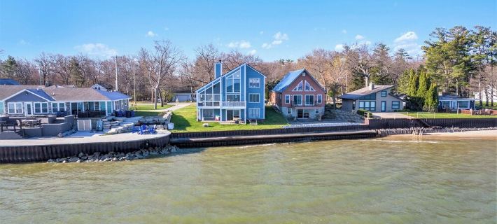 Lakefront Lux Home, Min to Downtown, Scenic View Hotels in Huron County
