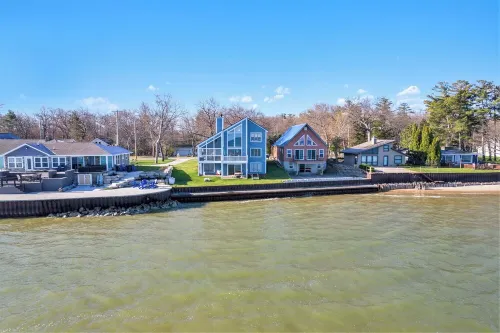 Lakefront Lux Home, Min to Downtown, Scenic View - 4-Star