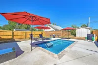 .2 mi to Downtown Rogers, Heated pool on Bike Trail, King Bed, Fire table