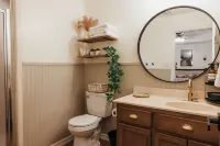 Modern Cottage Style Apt-King Bed near UTRGV & DHR