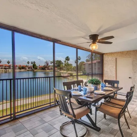Lakefront Family, 3 Bedroom, 2 Bath, Private Patio, Heated Pool, Jacuzzi Отели рядом с достопримечательностью «Замки-н- Судна»