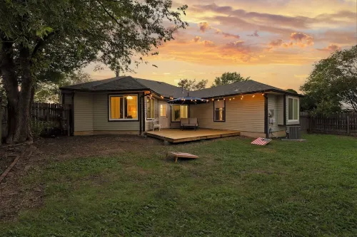 Your House! King Bed 65' TV, Near Kalahari, Local Host + Large Deck