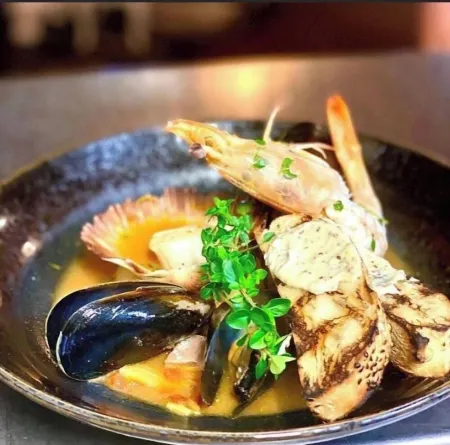 Old Maffra Cottage - 100yr old Cottage With Loads of Characture and Charm!