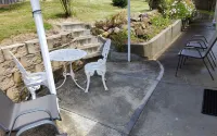 Spacious, Sunny House with View of Mt. Wellington