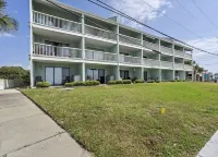 Stunning Views & Budget-Friendly, Gulf Front Oasis, Community Pool! Well Stocked