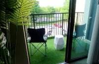 Sunset Stays w/2QB/Balcony/ 3 Mins from Shopping & Dining