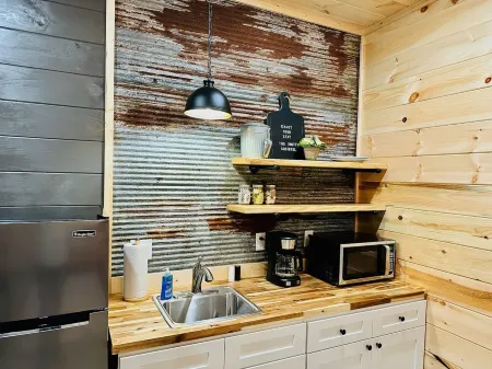 Knotty Squirrel Unit 9 Standard King Suite