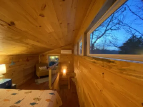 Coach’s Quarters - The Clubhouse - Spend night in the trees!!