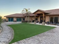 Beautiful oasis with 40' negative edge pool, swim up bar, hiking in Super. Mtns.