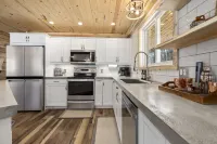 Boulder Ridge - Private Rustic 3BR Cabin