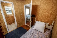 Cozy Cottage with Guest House, Gazebo and Deck