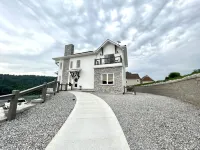 Modern Lake Cottage - Amazing Views - 6 Bed/6 Bath - Boat Launch