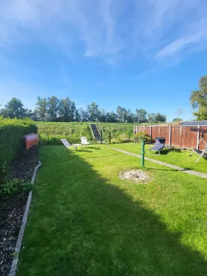 Dream accommodation with its own jetty and garden!