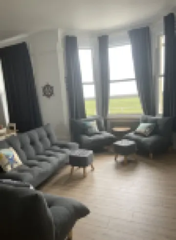 Beach Front 2 Bedroom Apartment with Uninterrupted Sea Views 新羅姆尼酒店