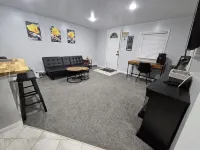 Private 1 bedroom apt in a quiet neighborhood, close to all! Hotel a Centereach