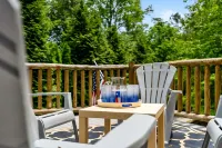 Pet-friendly serene cabin with air hockey and fire pit
