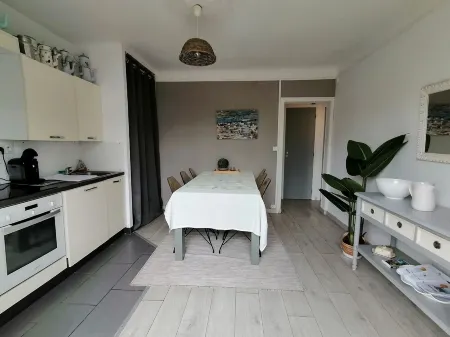 Maison Familiale Proche de la mer Отели в г. Лансьё