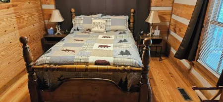 THE WOODLANDS - VERY QUIET SECLUDED CABIN