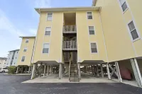 Oceanfront Condo w/Views, Pool + Parking