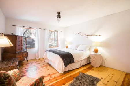 Rustic Beauty in the Canyon Отели рядом с достопримечательностью «Парк штата Слайд Рок»