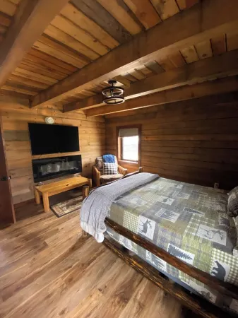 New Lakefront Log Cabin & Private Dock