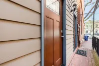 Cozy Old Town Escape: 2BR Dream WalkScore 98