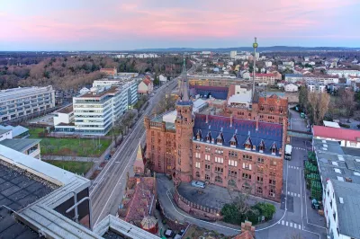 Das Penthouse - Jacuzzi - BBQ - Dachterrasse - Parkplatz - Panoramaausblick Hoteles cerca de Kongresszentrum Karlsruhe