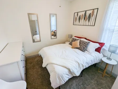 All you need! 2/1 Tampa Home