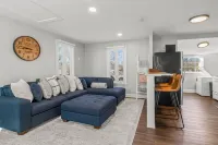 Unique & Cozy Carriage House ~ Queen Beds ~ Patio! Các khách sạn ở Upper Gwynedd Township