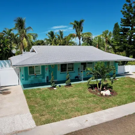 Charming 2Bed Ami  Beach Cottage  1/2 of a Duplex, 3Min Walk to Beach